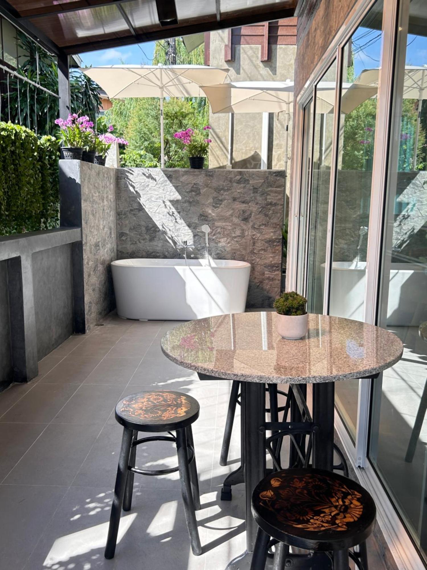 Baan Boon Bed and Breakfast Bangkok Buitenkant foto